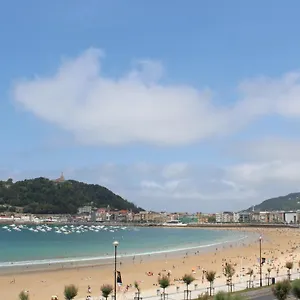 stunning-views-of-the-sea-in-luxury-studio.basquecountryhotels.org/